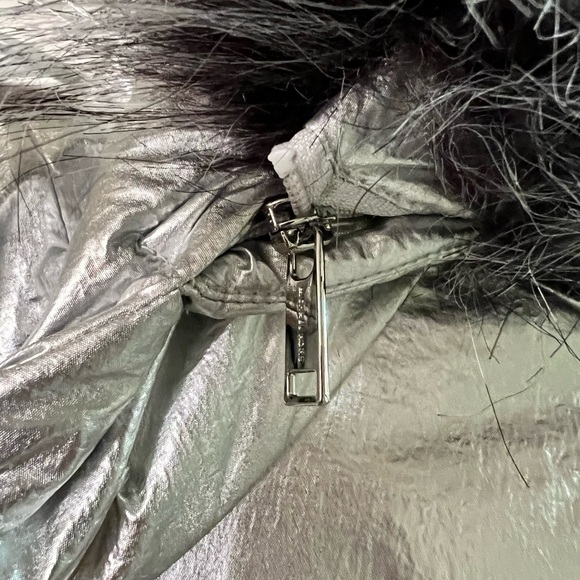 SILVER METALLIC WINTER COAT BY MICHAEL KORS… SIZE LARGE… NEW WITH TAGS. - Picture 15 of 16